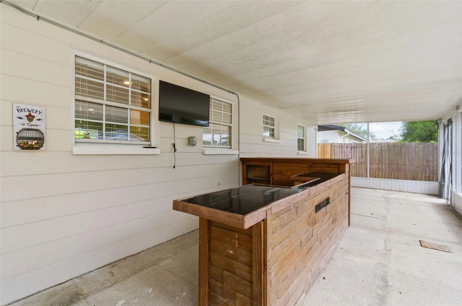 4146 Des Moines Street NE St Petersburg FL 33703