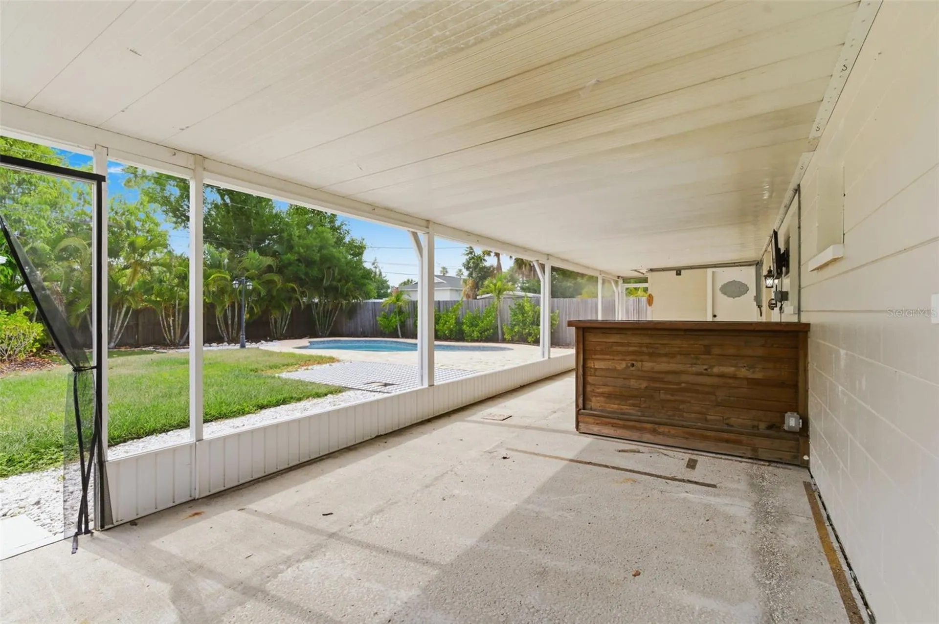 4146 Des Moines Street NE St Petersburg FL 33703