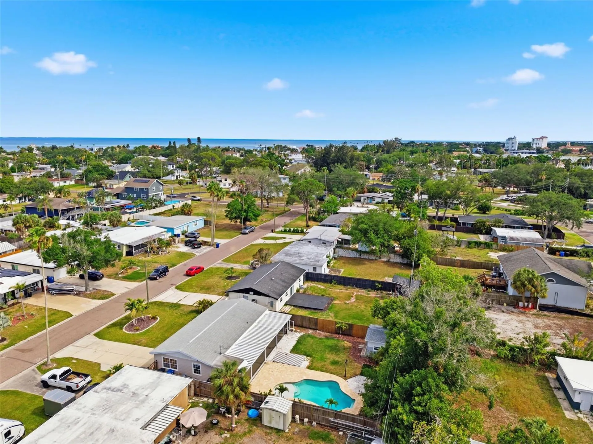 4146 Des Moines Street NE St Petersburg FL 33703