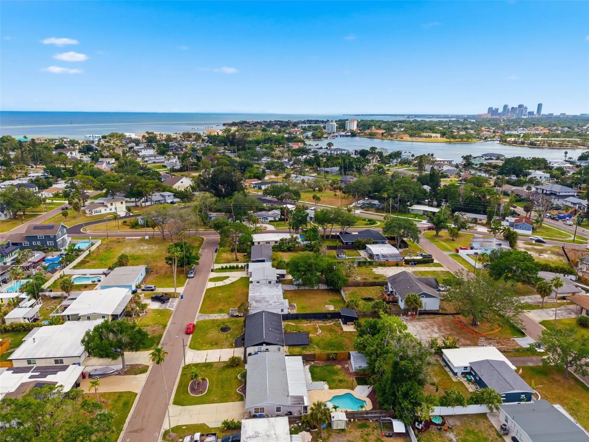 4146 Des Moines Street NE St Petersburg FL 33703