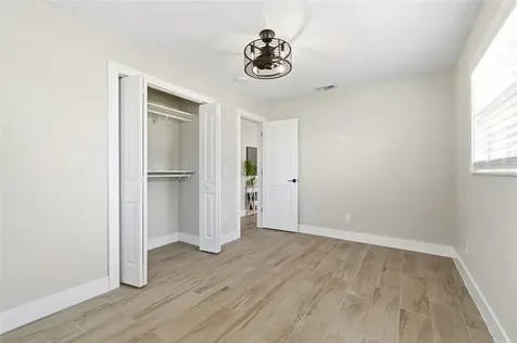4146 Des Moines Street NE St Petersburg FL 33703