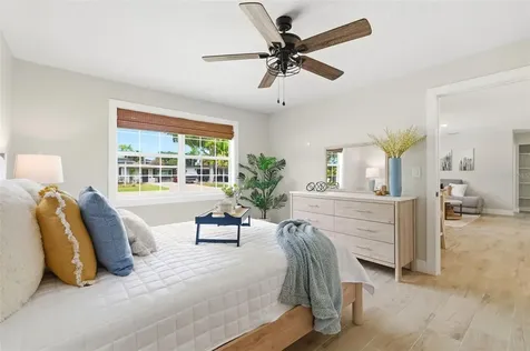 4146 Des Moines Street NE St Petersburg FL 33703