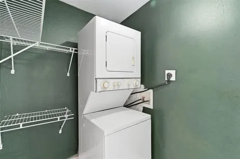 4146 Des Moines Street NE St Petersburg FL 33703