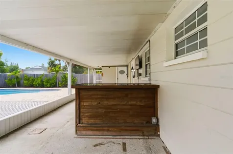 4146 Des Moines Street NE St Petersburg FL 33703