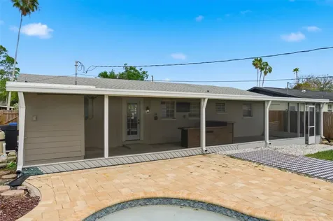 4146 Des Moines Street NE St Petersburg FL 33703