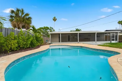 4146 Des Moines Street NE St Petersburg FL 33703