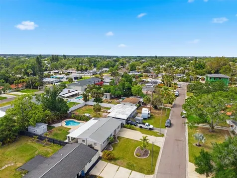 4146 Des Moines Street NE St Petersburg FL 33703
