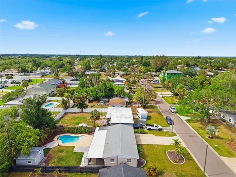 4146 Des Moines Street NE St Petersburg FL 33703