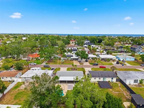 4146 Des Moines Street NE St Petersburg FL 33703