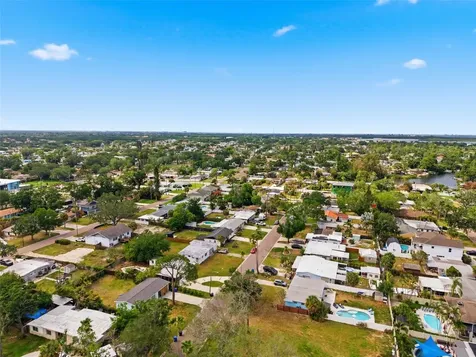 4146 Des Moines Street NE St Petersburg FL 33703