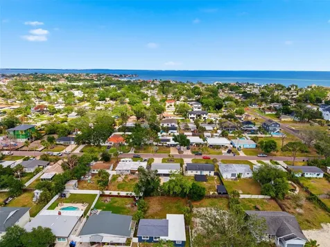 4146 Des Moines Street NE St Petersburg FL 33703