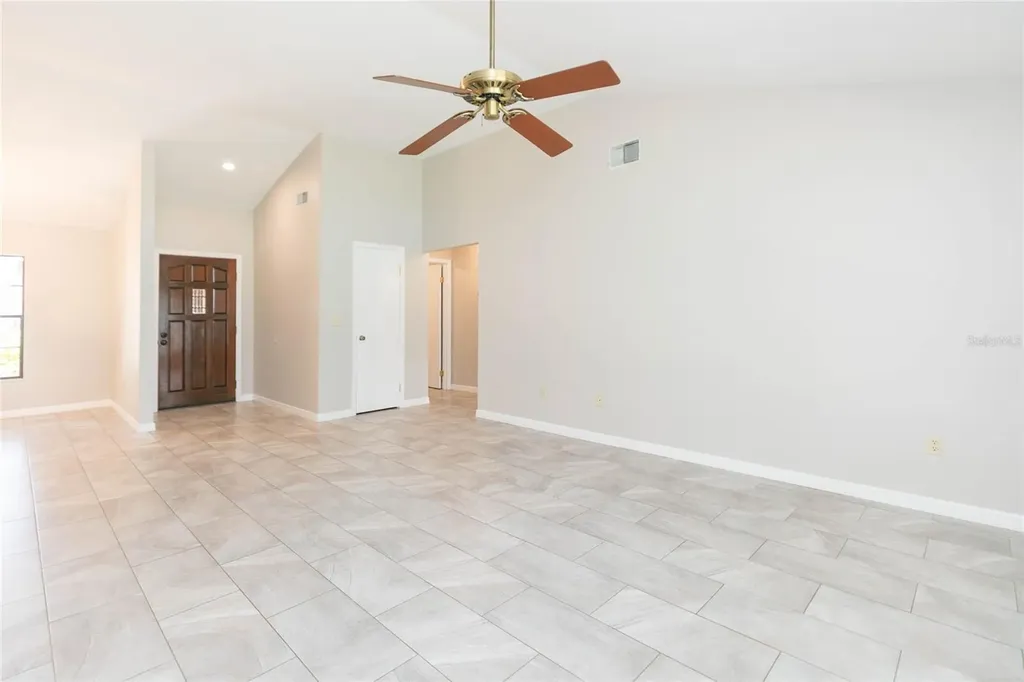 18306 Felspar Way Tampa FL 33647