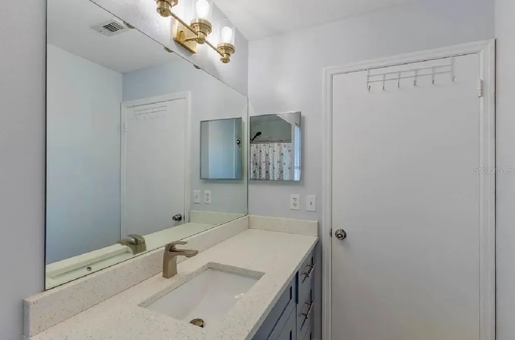 252 Hidden Springs Circle Kissimmee FL 34743