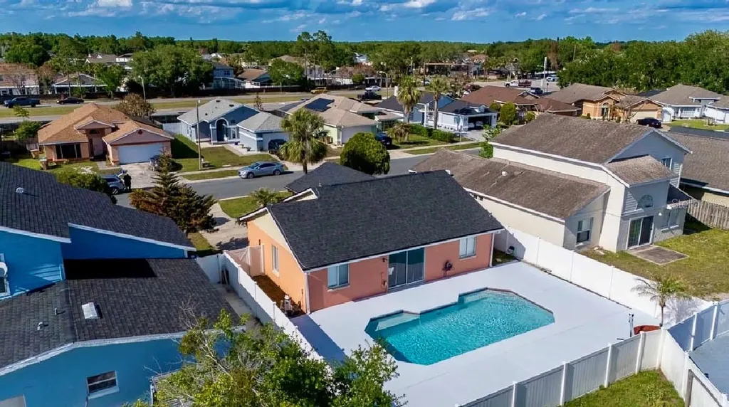 252 Hidden Springs Circle Kissimmee FL 34743