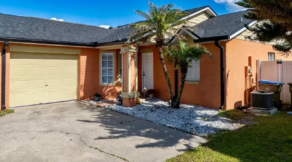 252 Hidden Springs Circle Kissimmee FL 34743