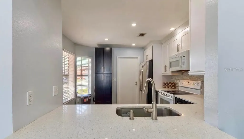 252 Hidden Springs Circle Kissimmee FL 34743