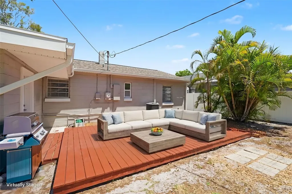 4704 W Lawn Avenue Tampa FL 33611