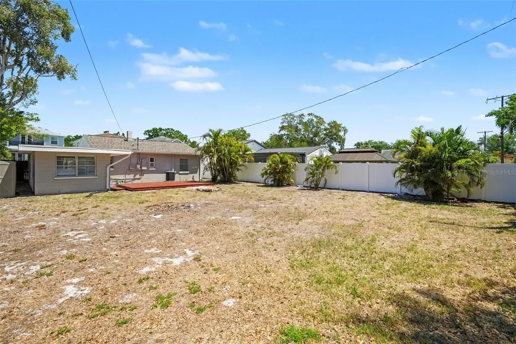 4704 W Lawn Avenue Tampa FL 33611