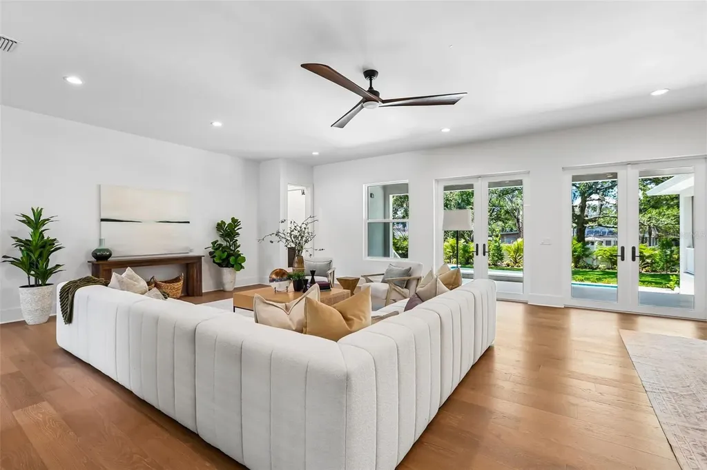 3013 S West Shore Boulevard Tampa FL 33629