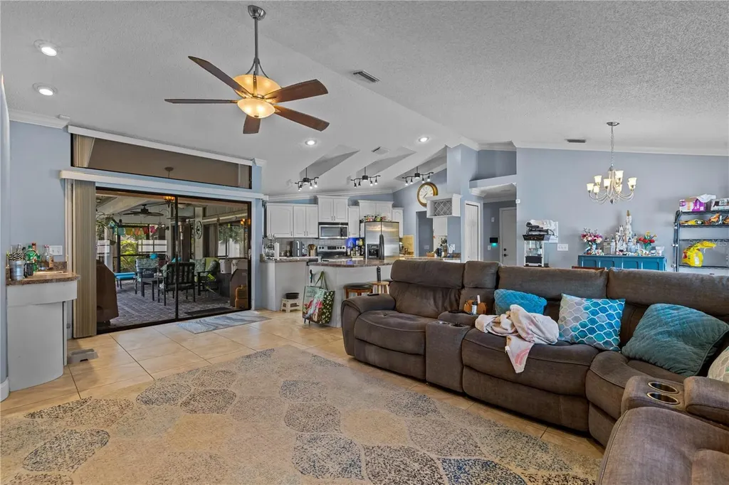 2315 Eagle Bluff Drive Valrico FL 33596