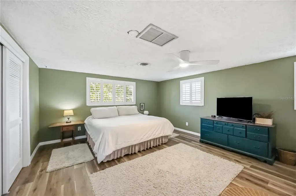 885 E 3rd Street Englewood FL 34223