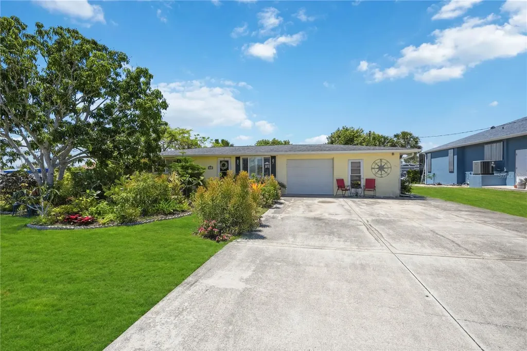 885 E 3rd Street Englewood FL 34223