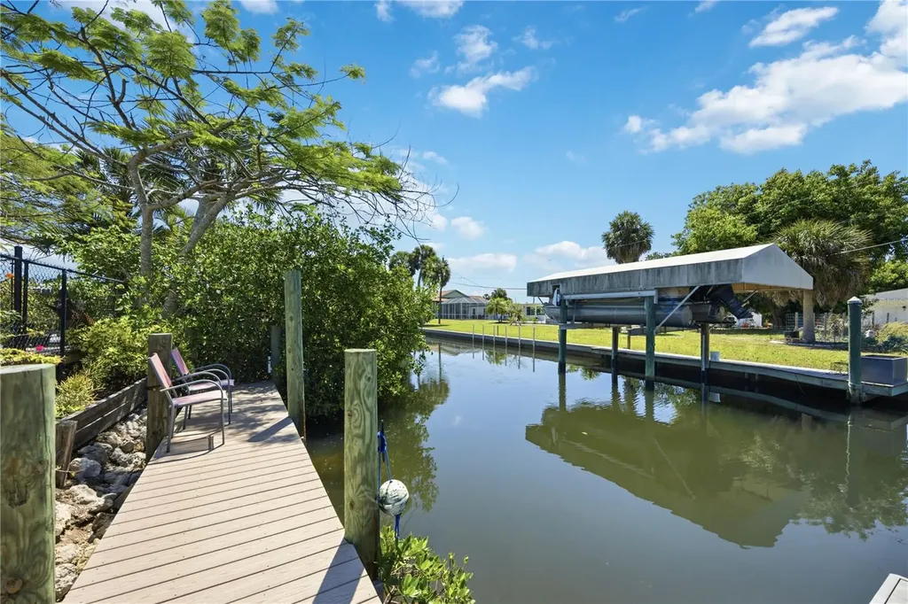 885 E 3rd Street Englewood FL 34223