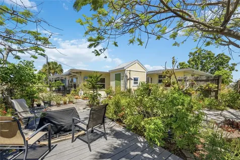 885 E 3rd Street Englewood FL 34223