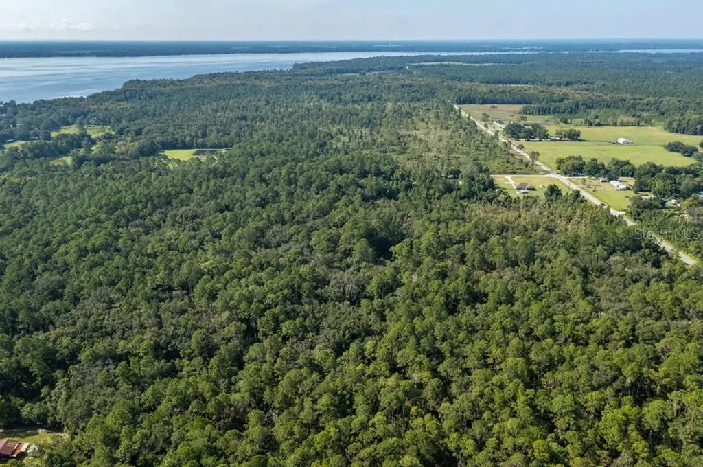 859 W River Road Palatka FL 32177