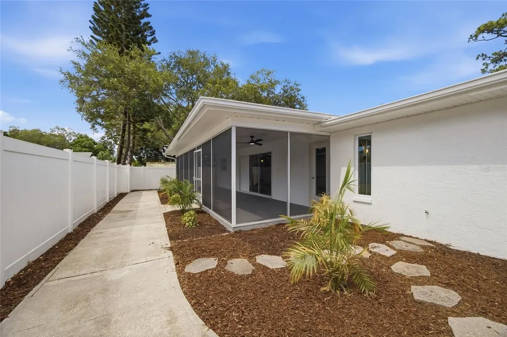 7520 20th Street N St Petersburg FL 33702