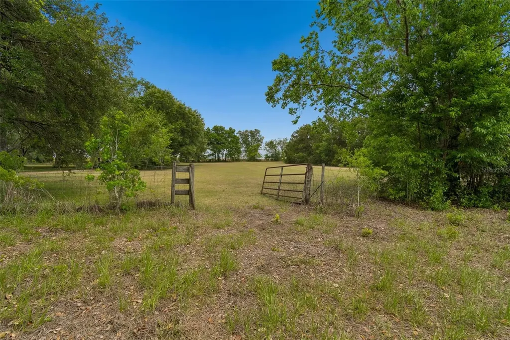 17879 Parrish Grove Road Dade City FL 33523