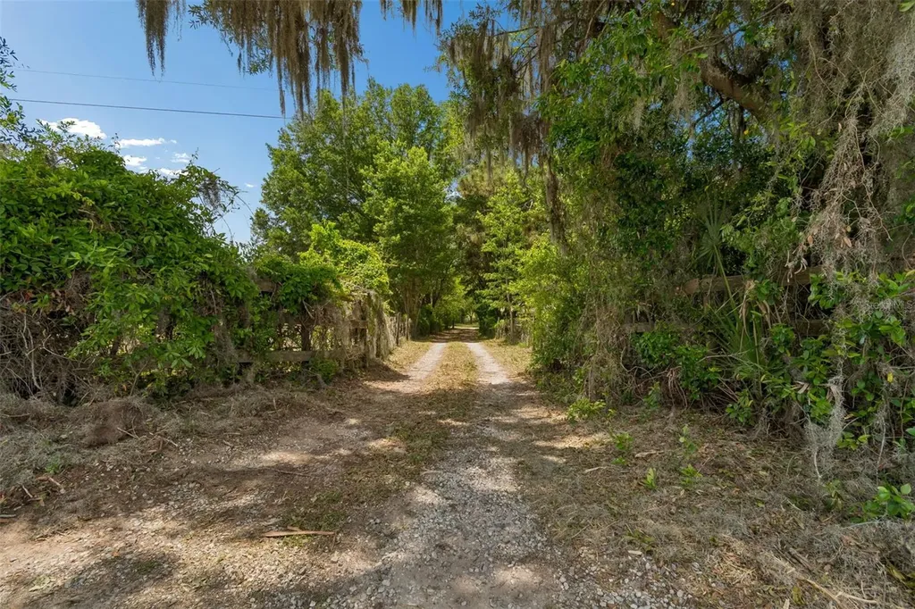 17879 Parrish Grove Road Dade City FL 33523