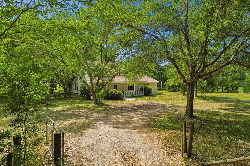 17879 Parrish Grove Road Dade City FL 33523