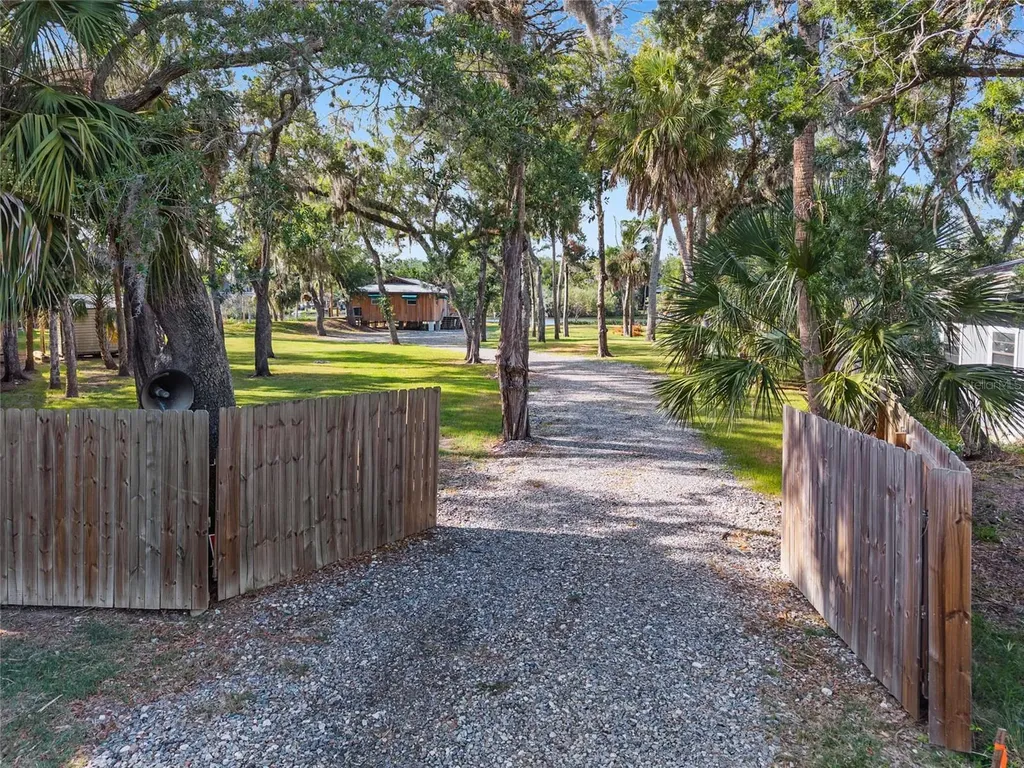 1326 S Estuary Crystal River FL 34429