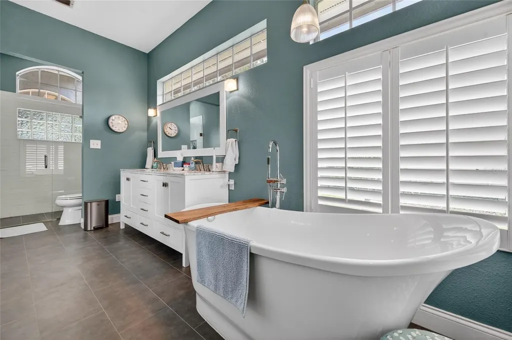 8243 Riviera Shore Court Orlando FL 32817