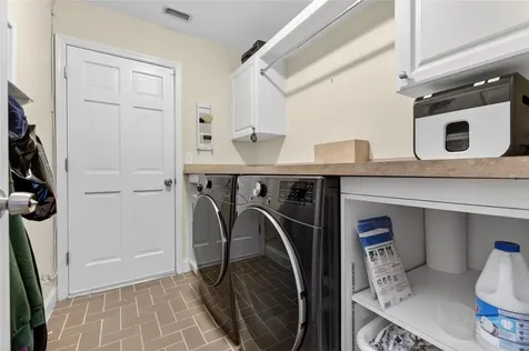8243 Riviera Shore Court Orlando FL 32817