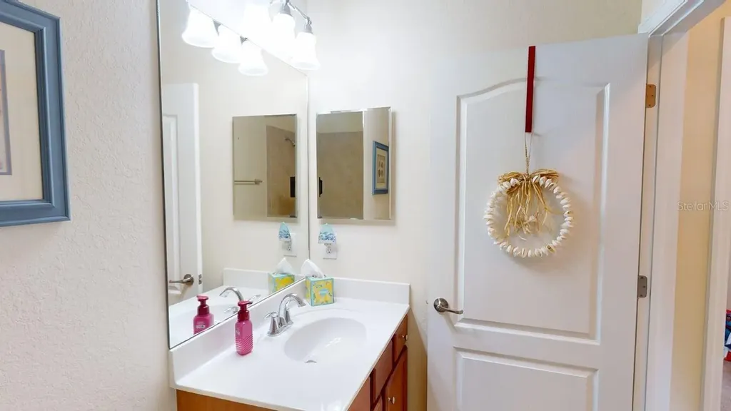 2571 Laurentina Lane Cape Coral FL 33909