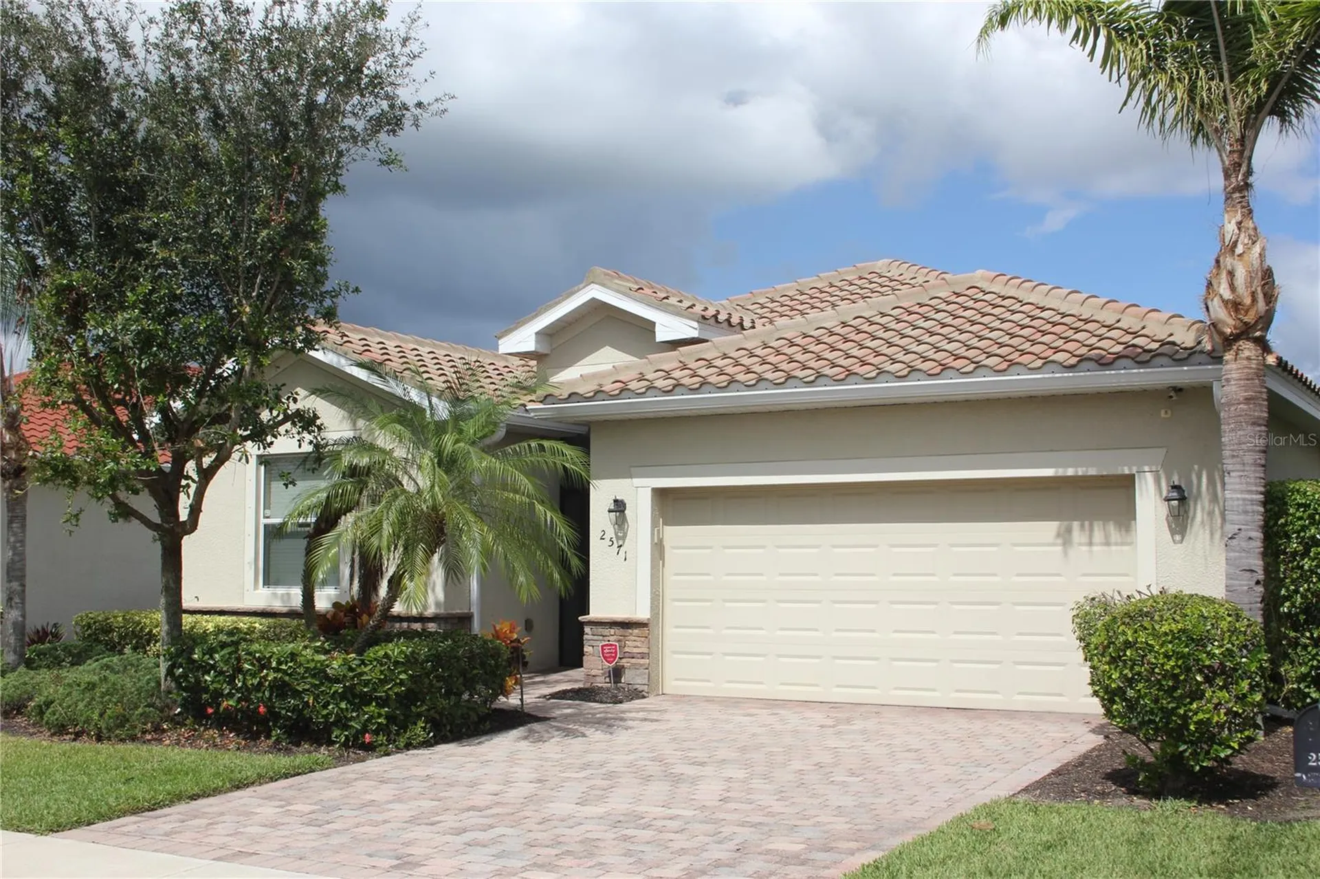 2571 Laurentina Lane Cape Coral FL 33909