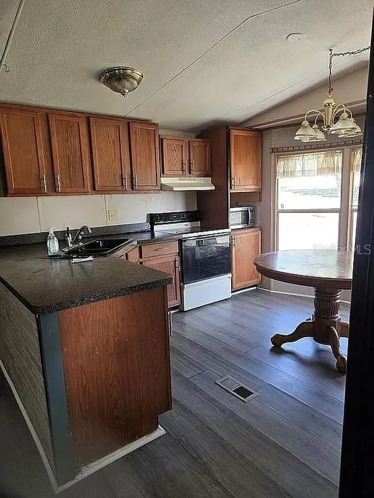 39239 Longview Avenue Zephyrhills FL 33542