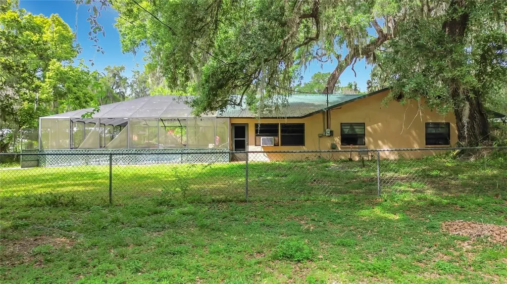 2548 Cr 422 Lake Panasoffkee FL 33538