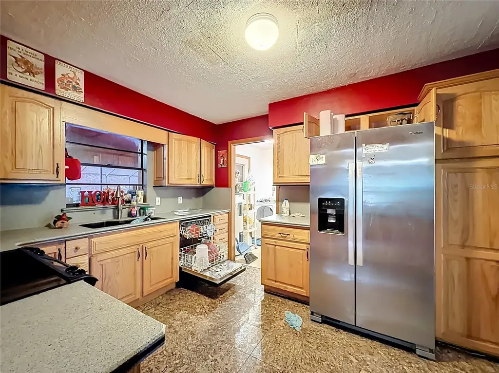 2548 Cr 422 Lake Panasoffkee FL 33538