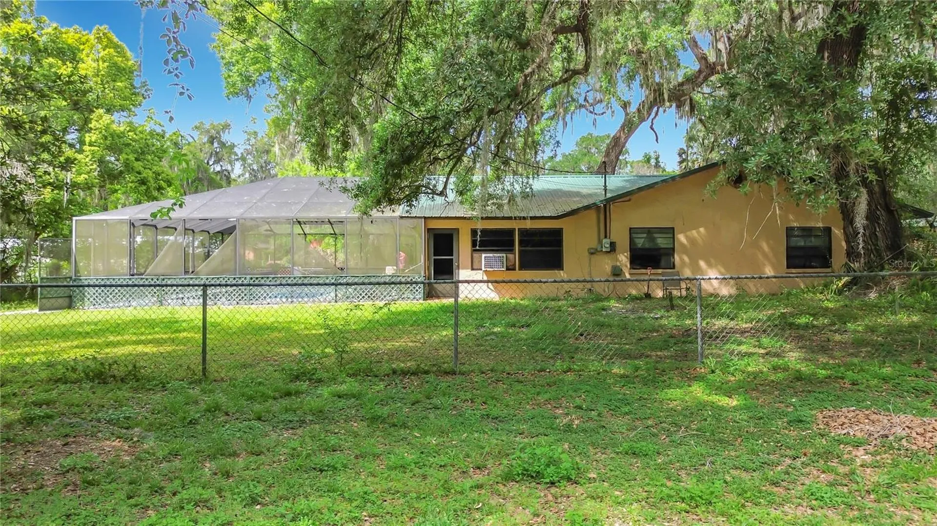 2548 Cr 422 Lake Panasoffkee FL 33538