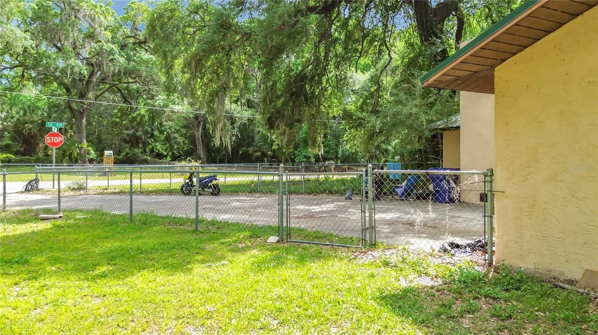 2548 Cr 422 Lake Panasoffkee FL 33538