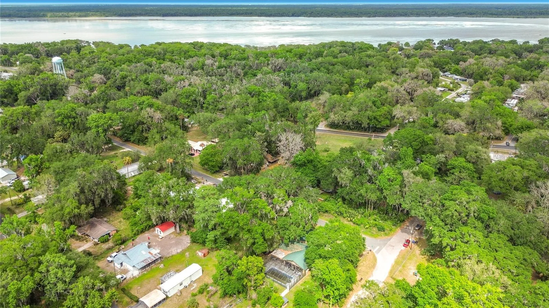 2548 Cr 422 Lake Panasoffkee FL 33538