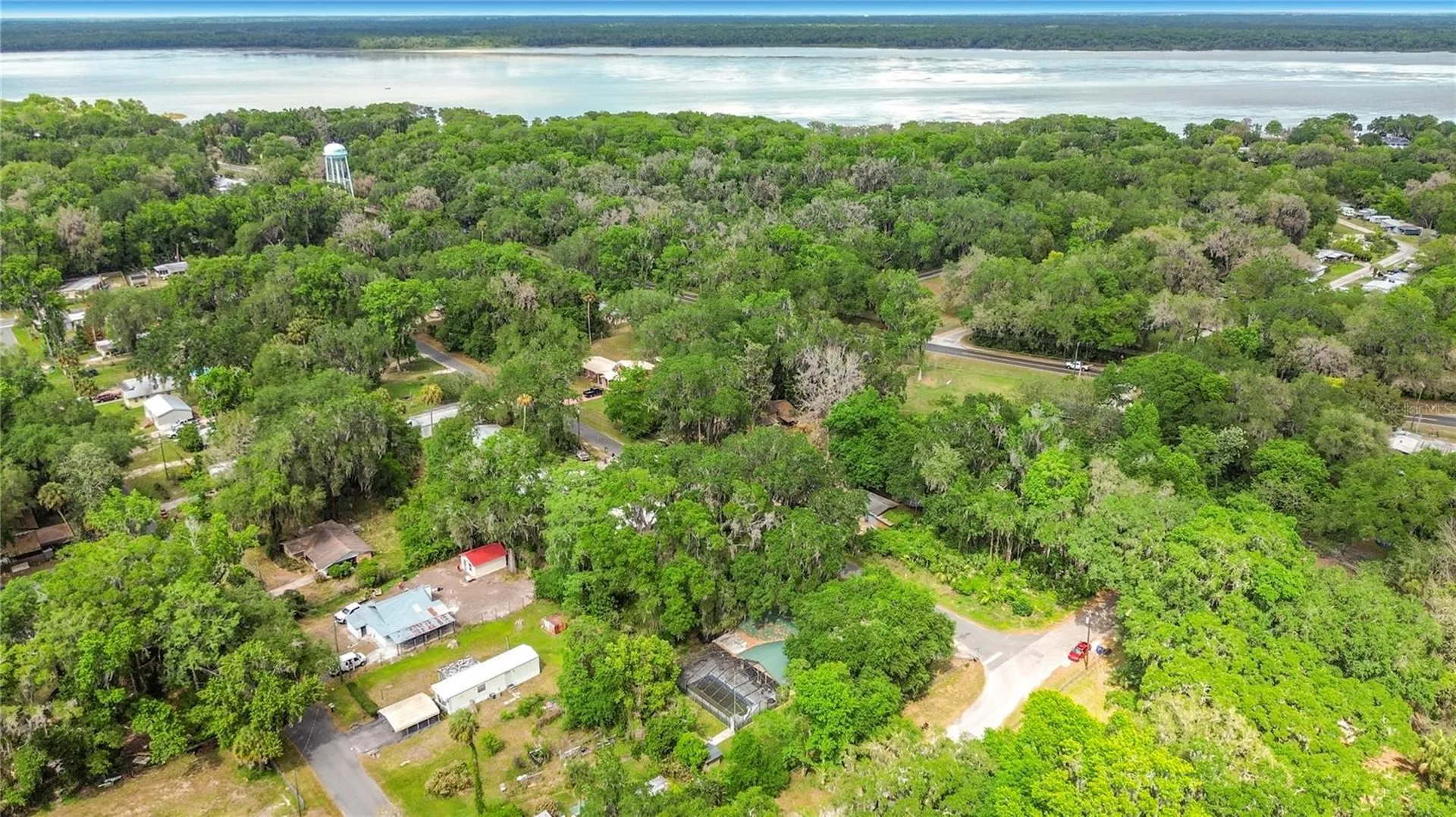 2548 Cr 422 Lake Panasoffkee FL 33538