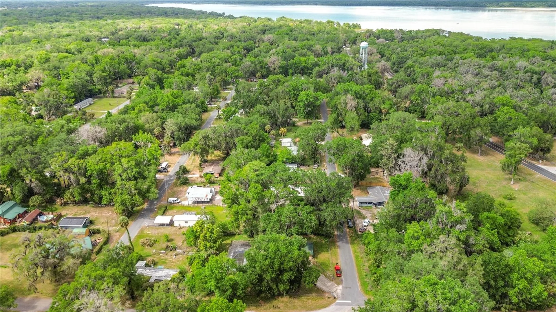 2548 Cr 422 Lake Panasoffkee FL 33538