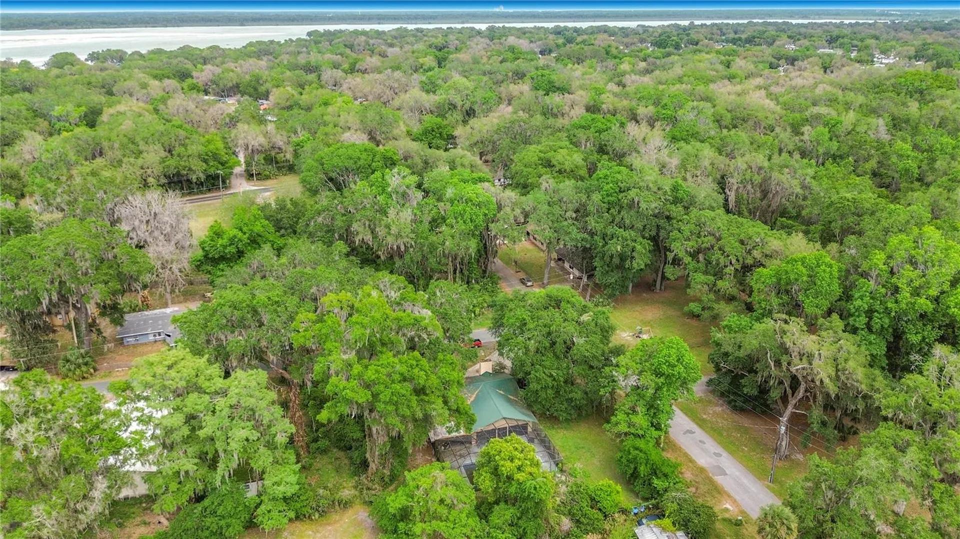 2548 Cr 422 Lake Panasoffkee FL 33538