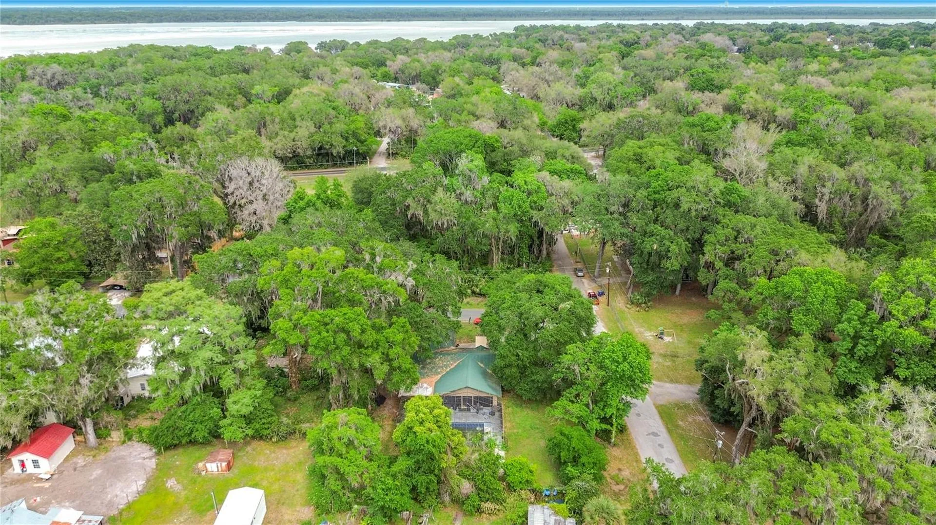 2548 Cr 422 Lake Panasoffkee FL 33538