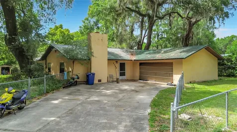 2548 Cr 422 Lake Panasoffkee FL 33538