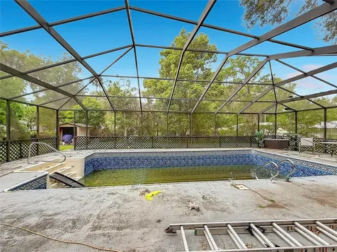 2548 Cr 422 Lake Panasoffkee FL 33538